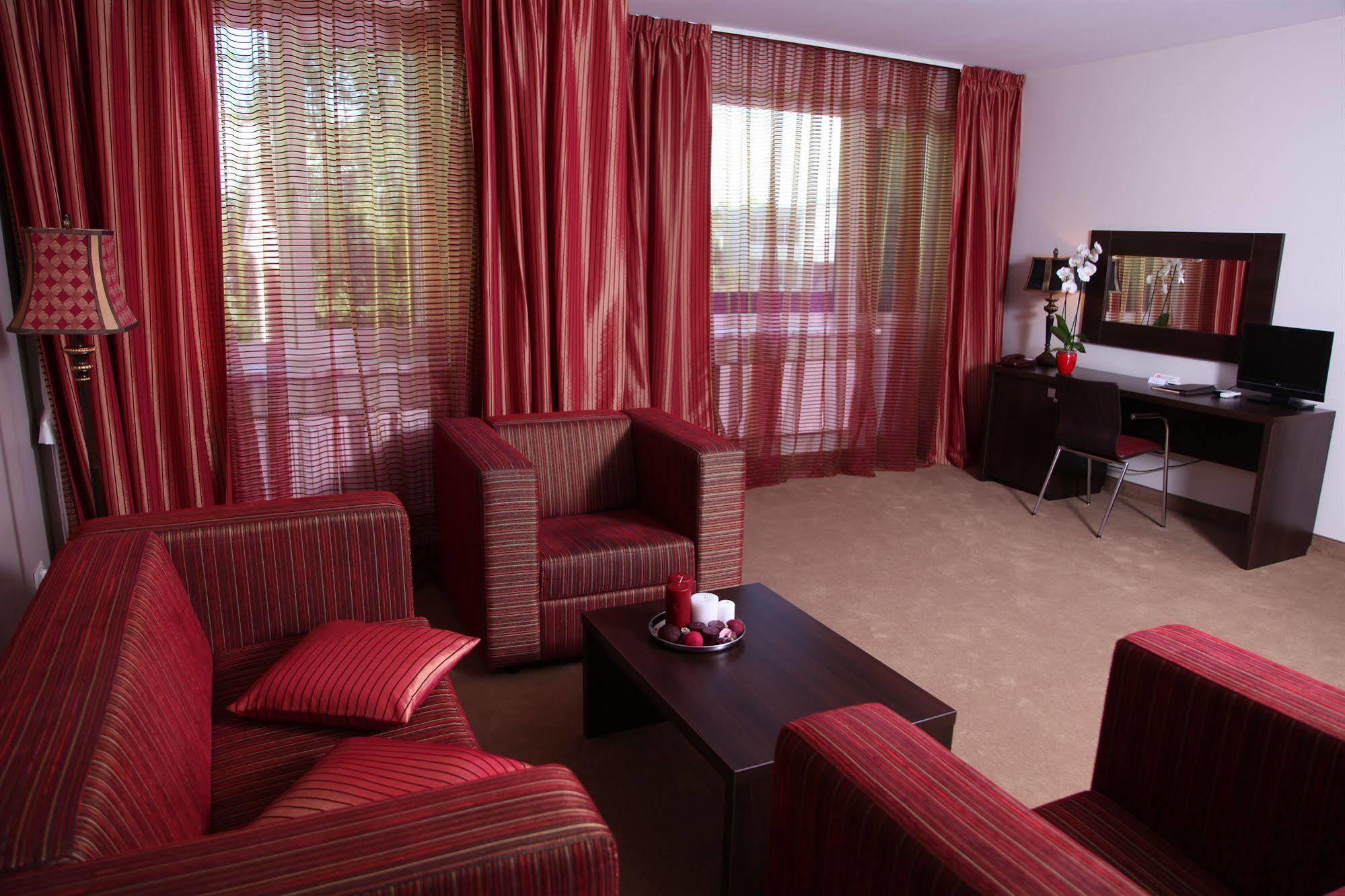 Rixwell Segevold Hotel 斯伽尔达 外观 照片